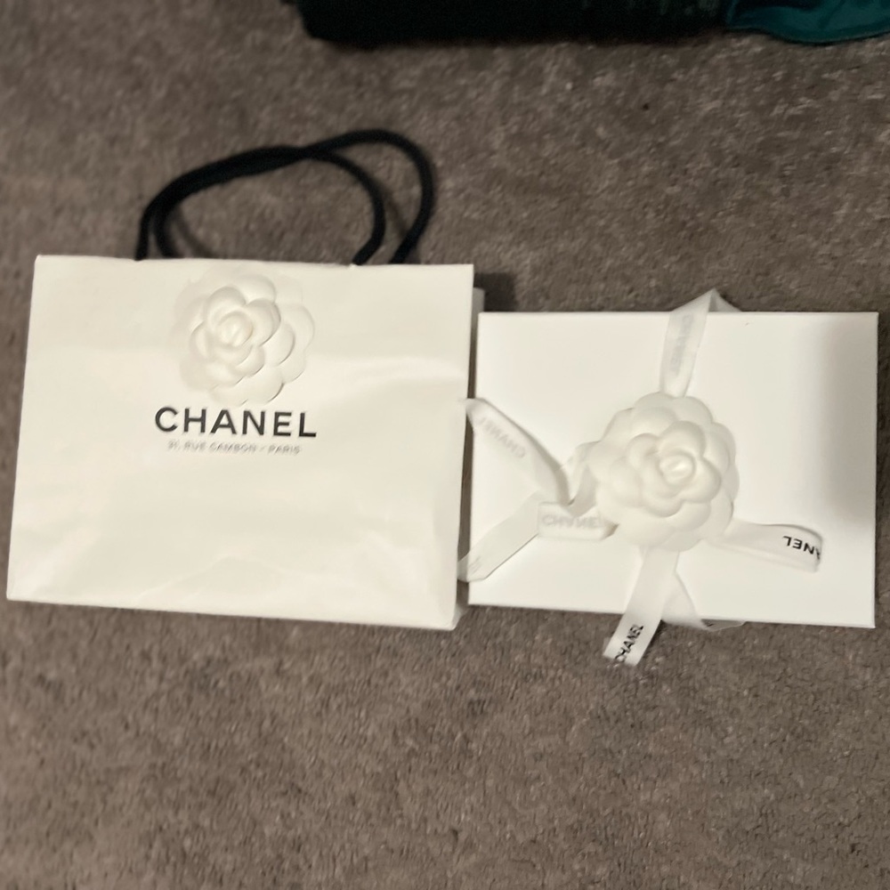 Chanel Magenta Quilted Zip Coin Purse with Iconic Double-C Logo - Picture 2 of 6